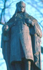 Metal statue of King William the Third standing with cape