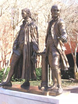 Bronze statue of John Marshall and George Wythe standing next to each other in colonial garb